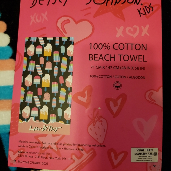 Betsey Johnson Beach Towel 28 in x 58 in - Picture 5 of 11